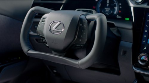 Mobil Mewah di GJAW 2025 Ini Pakai Teknologi Setir Canggih