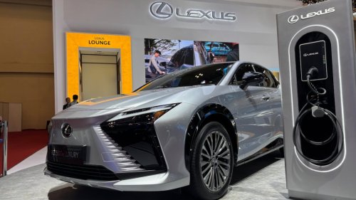 Mobil Mewah di GJAW 2025 Ini Pakai Teknologi Setir Canggih