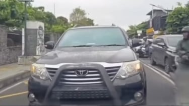 Bar-Bar di Jalan, Pengemudi Fortuner Kena Semprot