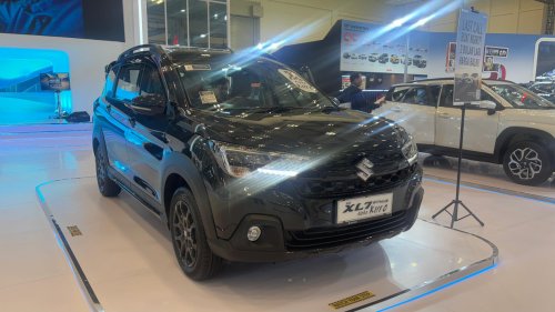 Suzuki , Mobil Suzuki XL 7 Hybrid Dapat Diskon Rp32 Juta di GJAW 2025