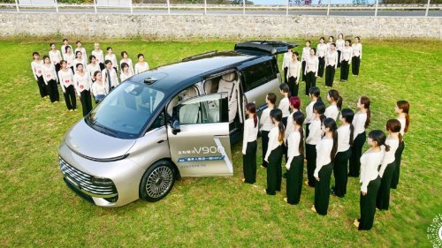 Coba Hitung, Berapa Orang Muat di Dalam Mobil MPV Ini