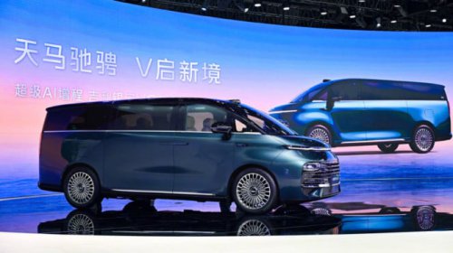 Coba Hitung, Berapa Orang Muat di Dalam Mobil MPV Ini