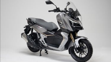 QJMotor Bawa Mesin Gambot Sangar Buat Harian, Tampang Kayak Kenal