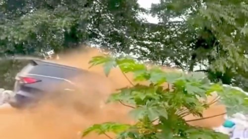 Toyota, Toyota Fortuner, Tak Kuat Tanjakan Turunan Ekstrem, Toyota Fortuner Nyungsep di Gotekan