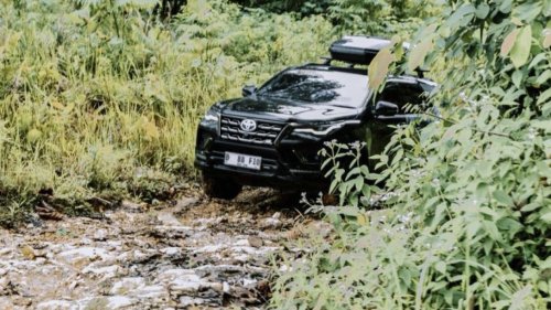 Toyota Fortuner Hadapi Medan Ekstrem Kalimantan