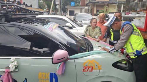 Wuling Binguo, Wuling, Wuling Binguo EV Pakai Strobo dan Telolet di Jalan, Jadi Sorotan Netizen dan Polisi