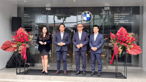 Mewahnya Diler Mobil Baru di Mampang