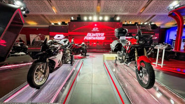 Pilihan Motor Baru di IIMS 2026: Dari Skutik Retro Warna-Warni Hingga Moge Gahar