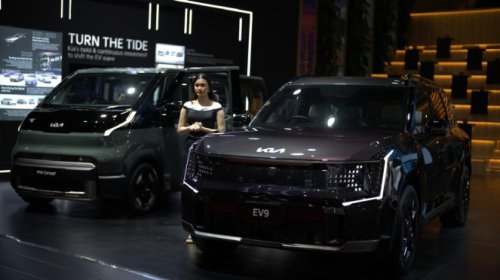 Kia, 2 Mobil Baru Kia Dijual Rp300 Jutaan di IIMS 2026