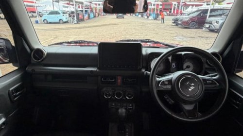 Suzuki , Suzuki Jimny, Kencan Singkat Suzuki Jimny 5 Pintu di IIMS 2026: Off-Road Tangguh dengan Sentuhan Modern