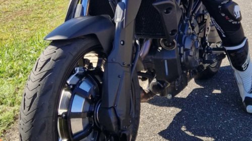 Sepintas Tampak Normal, tapi Ada yang Beda dari Roda Depan Motor Ini