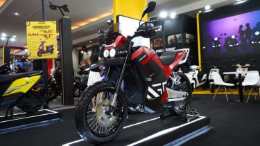 Motor Listrik Ini Bisa Dicas di SPKLU