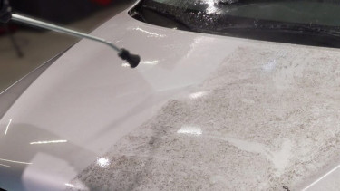 Tak Perlu Panik, Ini Cara Hilangkan Jamur di Bodi Mobil
