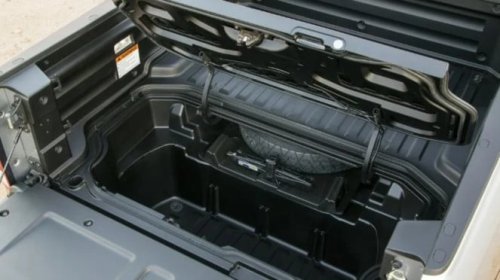 Tak Terduga! 5 Tempat Paling Unik Produsen Menyimpan Ban Mobil