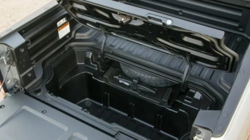Tak Terduga! 5 Tempat Paling Unik Produsen Menyimpan Ban Mobil