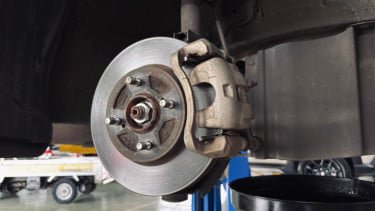 Rem Mobil Berdecit, Lanjut Jalan atau Bawa ke Bengkel?