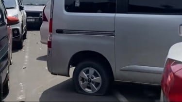 Wanita Ini Protes Ban Mobil Kempes Massal di Monas, Diduga Parkir di Lokasi Ini