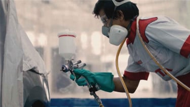 Biaya Cat Ulang Mobil 2026: Dari Bengkel Pinggir Jalan hingga Resmi