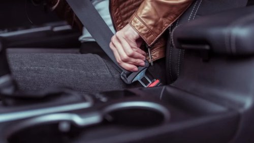 Fakta Mengejutkan: Produsen Mobil Berhenti Pakai Sabuk Pengaman Otomatis