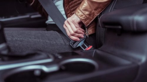 Fakta Mengejutkan: Produsen Mobil Berhenti Pakai Sabuk Pengaman Otomatis