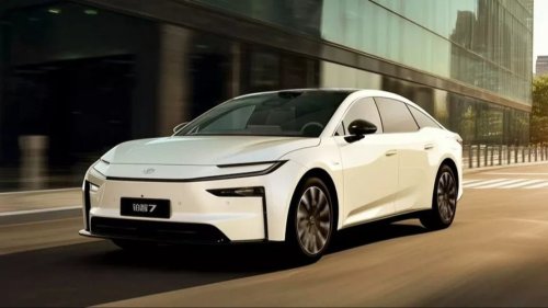 Mobil Sedan Listrik Ini Laku Ribuan Unit, Harganya Jadi Sorotan