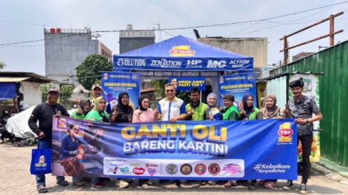 Ada yang Unik dari Cara Ganti Oli Motor Ini