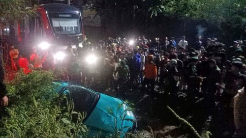 Terpopuler: Kontroversi Taksi Listrik Green SM, Tragedi Bekasi Jadi Pelajaran, Layar Raksasa Destinator