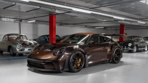 Porsche 911 Tampil Nyentrik dengan Sentuhan Warna Baru