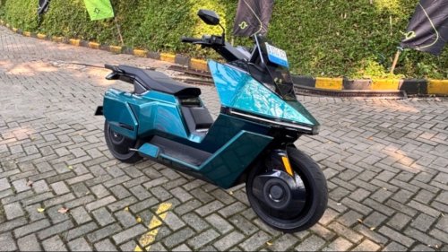 Kecan Singkat dengan Motor Listrik OMO X yang Disematkan Fitur Canggih