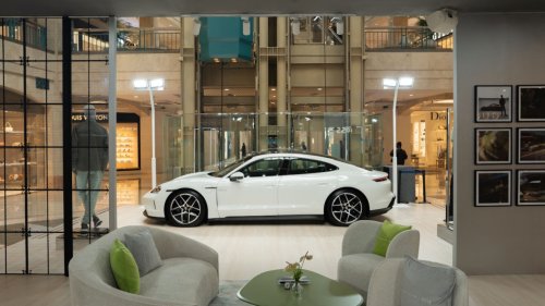 Porsche EV dan Hybrid Mejeng di Jantung Kota Jakarta