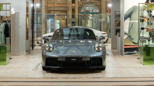 Porsche, Porsche EV dan Hybrid Mejeng di Jantung Kota Jakarta