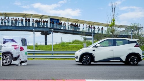 BYD Pasang Badan Jika Mobilnya Menabrak Saat Mode Autopilot Aktif
