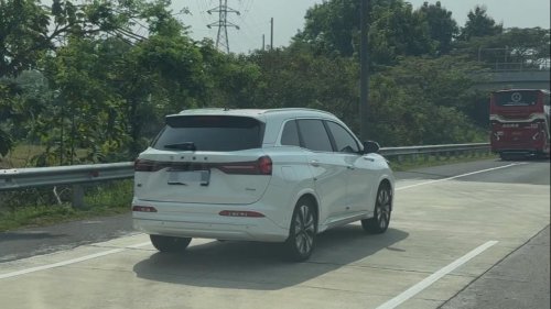 Mobil Baru DFSK Kembali Terciduk Saat Tes Jalan, Bentuknya Makin Jelas