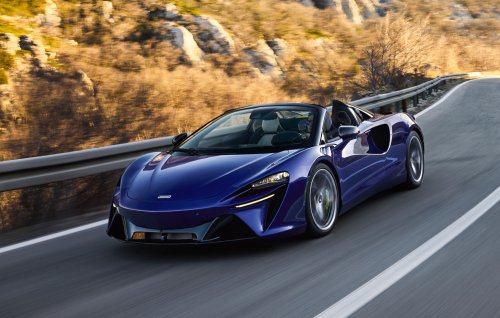 McLaren, McLaren Is Trying To Sell Arturas With 0% Financing