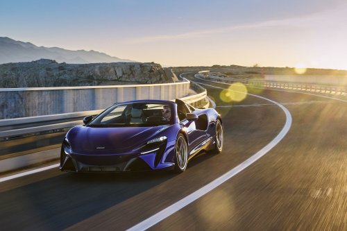 McLaren, McLaren Is Trying To Sell Arturas With 0% Financing