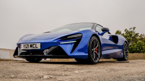 McLaren, McLaren Is Trying To Sell Arturas With 0% Financing