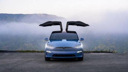 Tesla, Family Sues Tesla After Model X Allegedly Surged Through Red Light