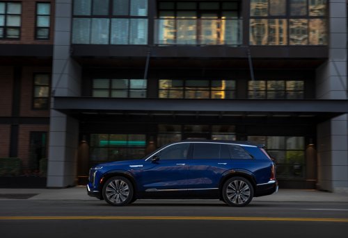 GM, GM Halts Vistiq Shipments Over 3rd-Row Seats That Can Trap A Child