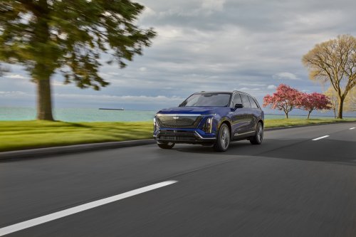 GM, GM Halts Vistiq Shipments Over 3rd-Row Seats That Can Trap A Child