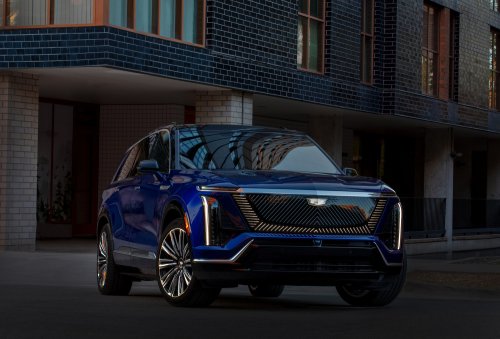 GM, GM Halts Vistiq Shipments Over 3rd-Row Seats That Can Trap A Child