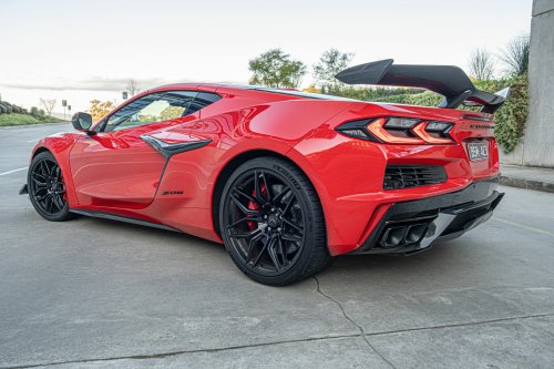 Chevy Is Still Building 6.2-Liter Corvettes Alongside 2027 Model