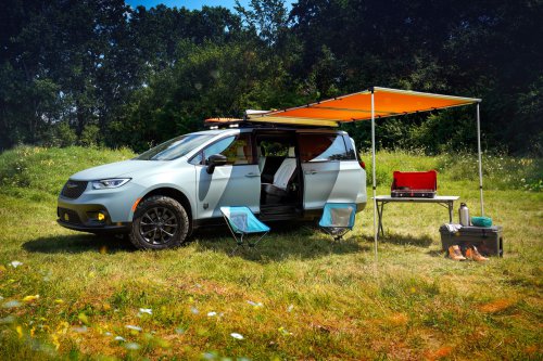 Chrysler Killed The Voyager And Pacifica Hybrid, And Now It’s Considering This