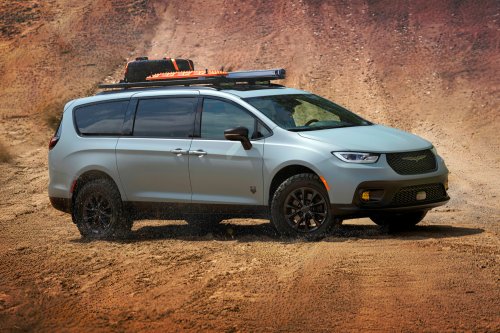 Chrysler, Chrysler Killed The Voyager And Pacifica Hybrid, And Now It’s Considering This
