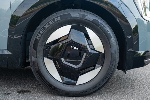 Kia’s 2026 EV9 Earth Gets The Hard Part Right And Stumbles On The Obvious One