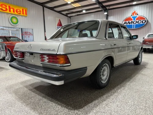Mercedes, This Mercedes 300D Has Fewer Miles Than A 2025 Corolla, And It’s From 1985