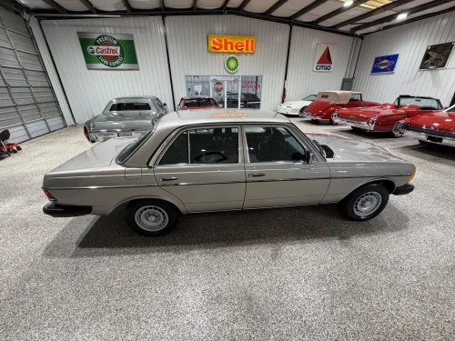 This Mercedes 300D Has Fewer Miles Than A 2025 Corolla, And It’s From 1985