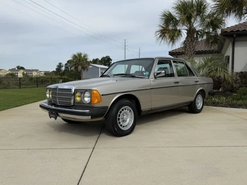This Mercedes 300D Has Fewer Miles Than A 2025 Corolla, And It’s From 1985