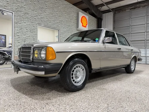 Mercedes, This Mercedes 300D Has Fewer Miles Than A 2025 Corolla, And It’s From 1985