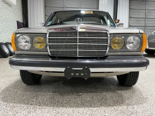 This Mercedes 300D Has Fewer Miles Than A 2025 Corolla, And It’s From 1985