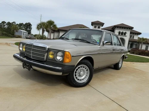 This Mercedes 300D Has Fewer Miles Than A 2025 Corolla, And It’s From 1985